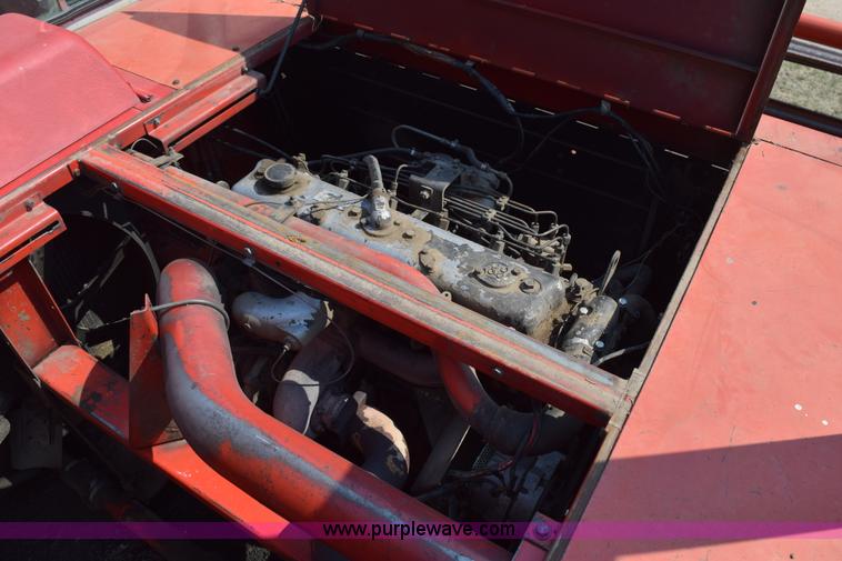 image for item L5816 1981 Massey-Ferguson 860 combine