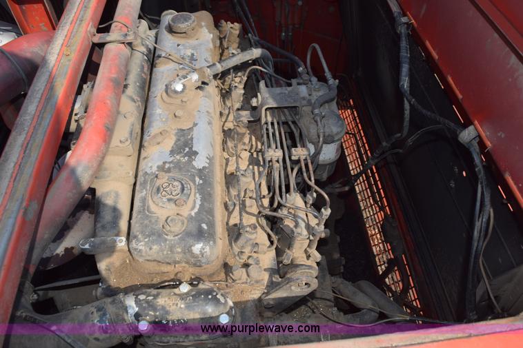 image for item L5816 1981 Massey-Ferguson 860 combine