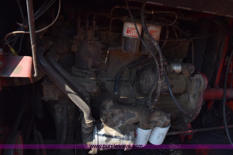 image for item L5816 1981 Massey-Ferguson 860 combine