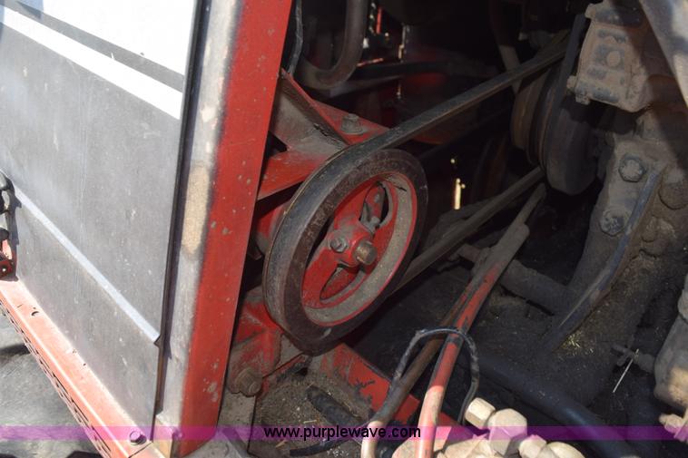 image for item L5816 1981 Massey-Ferguson 860 combine