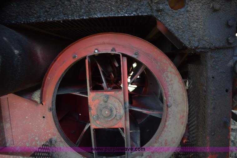 image for item L5816 1981 Massey-Ferguson 860 combine