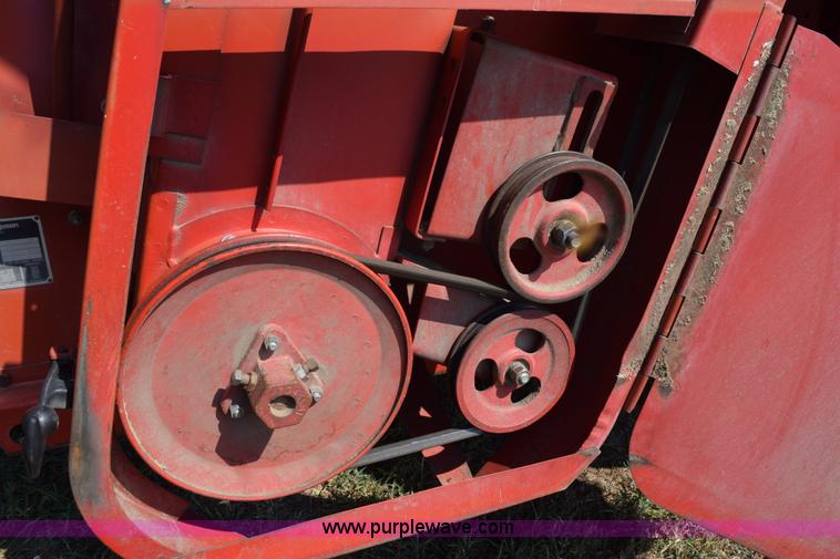 image for item L5816 1981 Massey-Ferguson 860 combine