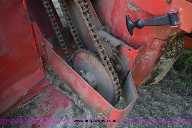 image for item L5816 1981 Massey-Ferguson 860 combine