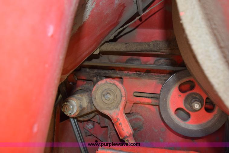 image for item L5816 1981 Massey-Ferguson 860 combine