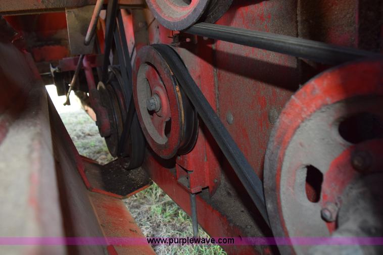 image for item L5816 1981 Massey-Ferguson 860 combine