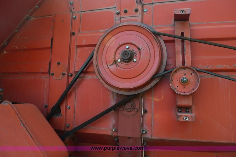 image for item L5816 1981 Massey-Ferguson 860 combine