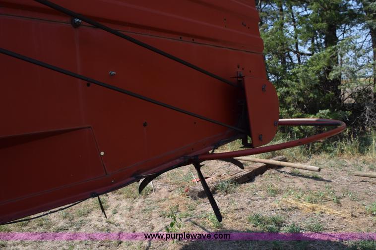 image for item L5816 1981 Massey-Ferguson 860 combine