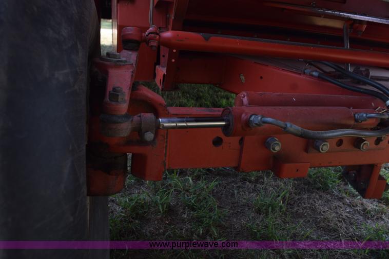 image for item L5816 1981 Massey-Ferguson 860 combine