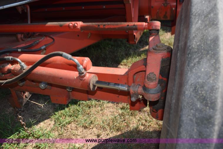 image for item L5816 1981 Massey-Ferguson 860 combine