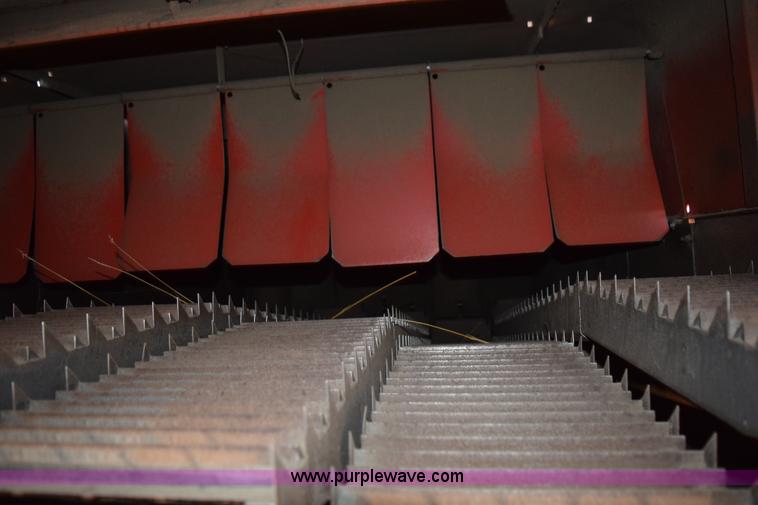 image for item L5816 1981 Massey-Ferguson 860 combine