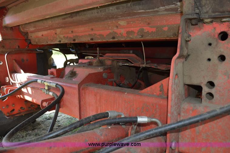image for item L5816 1981 Massey-Ferguson 860 combine