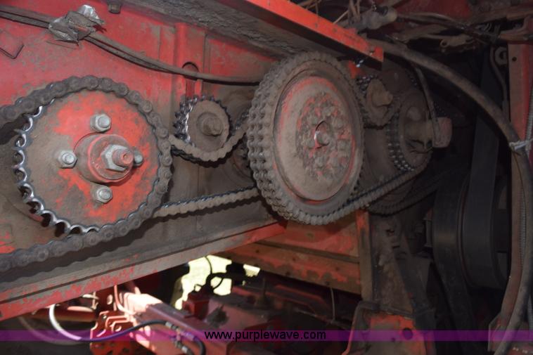 image for item L5816 1981 Massey-Ferguson 860 combine