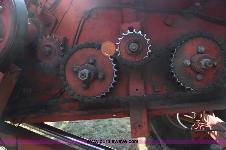 image for item L5816 1981 Massey-Ferguson 860 combine