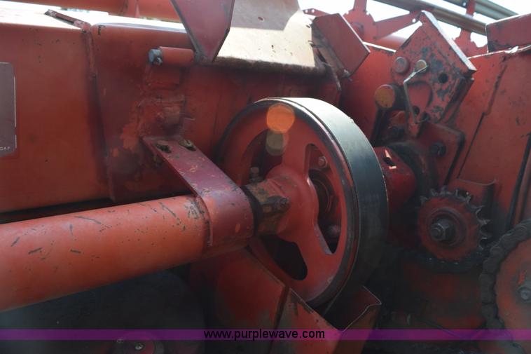 image for item L5816 1981 Massey-Ferguson 860 combine