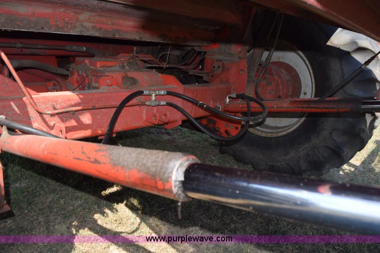 image for item L5816 1981 Massey-Ferguson 860 combine