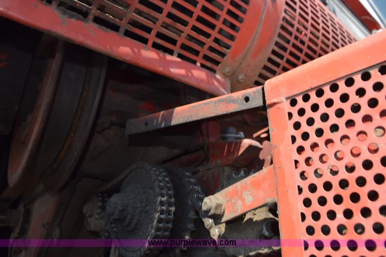 image for item L5816 1981 Massey-Ferguson 860 combine