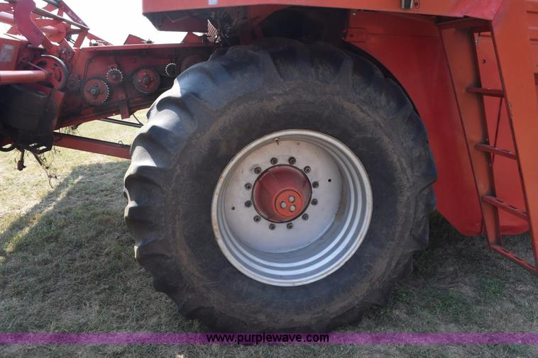 image for item L5816 1981 Massey-Ferguson 860 combine
