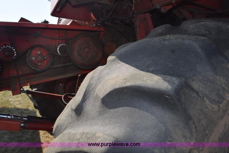 image for item L5816 1981 Massey-Ferguson 860 combine