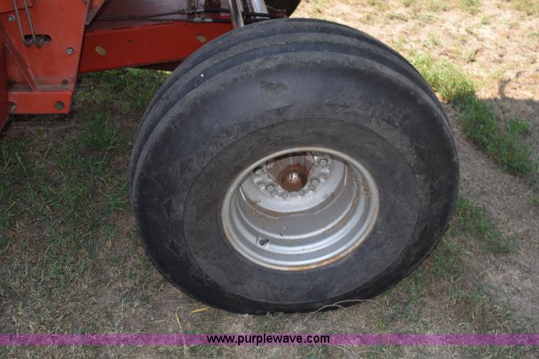 image for item L5816 1981 Massey-Ferguson 860 combine