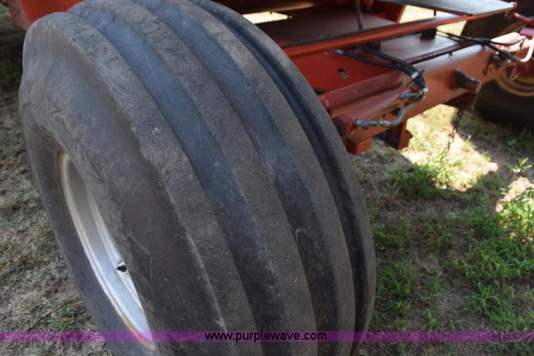 image for item L5816 1981 Massey-Ferguson 860 combine