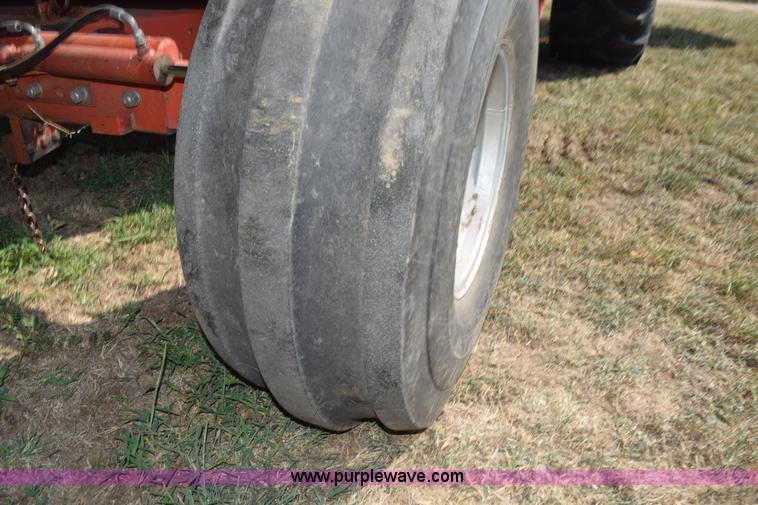 image for item L5816 1981 Massey-Ferguson 860 combine