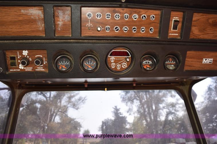 image for item L5817 1981 Massey-Ferguson 860 combine