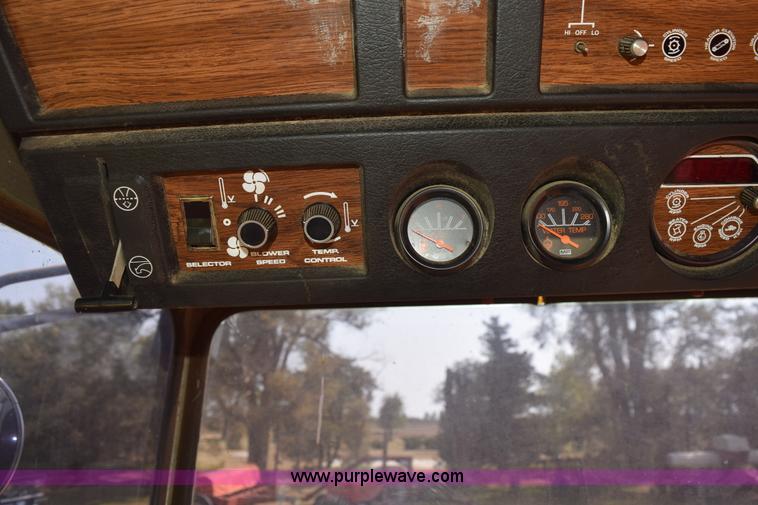 image for item L5817 1981 Massey-Ferguson 860 combine