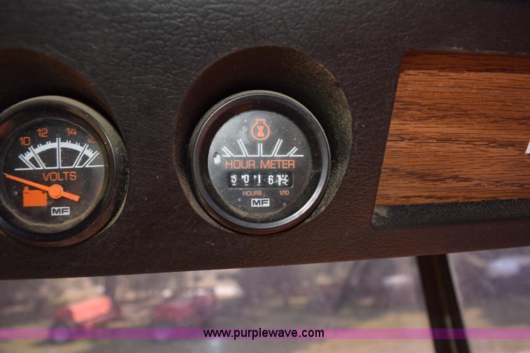 image for item L5817 1981 Massey-Ferguson 860 combine