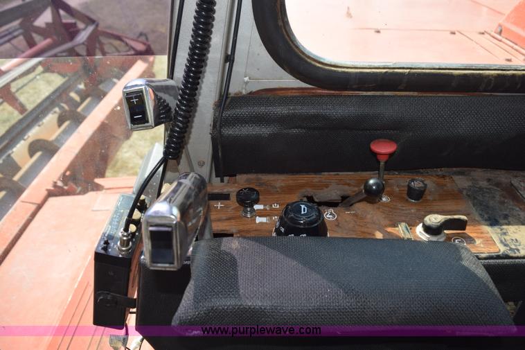 image for item L5817 1981 Massey-Ferguson 860 combine