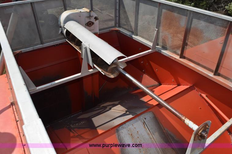 image for item L5817 1981 Massey-Ferguson 860 combine