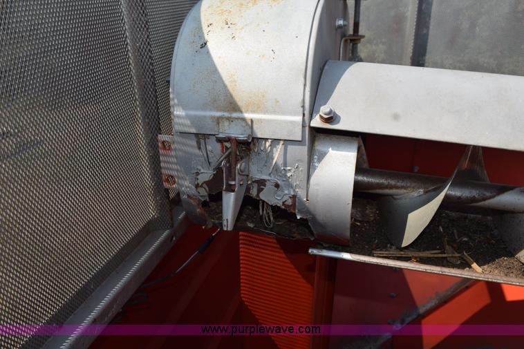 image for item L5817 1981 Massey-Ferguson 860 combine