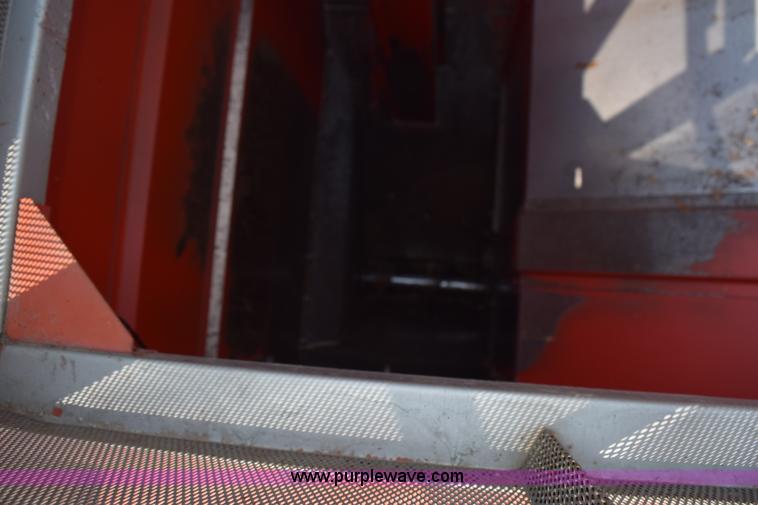 image for item L5817 1981 Massey-Ferguson 860 combine