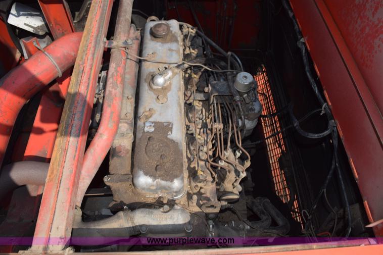 image for item L5817 1981 Massey-Ferguson 860 combine