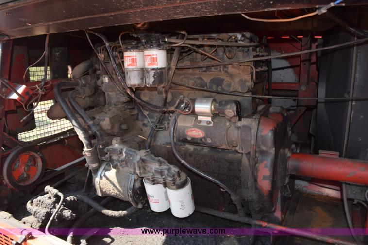 image for item L5817 1981 Massey-Ferguson 860 combine