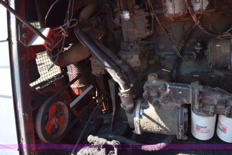 image for item L5817 1981 Massey-Ferguson 860 combine