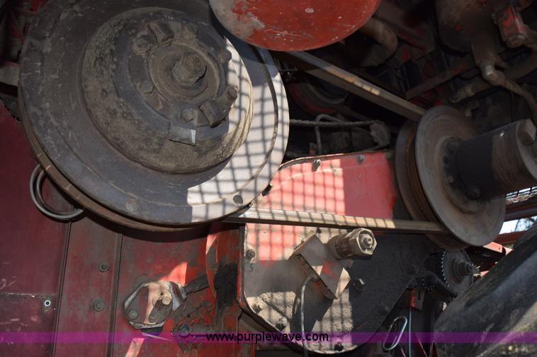 image for item L5817 1981 Massey-Ferguson 860 combine