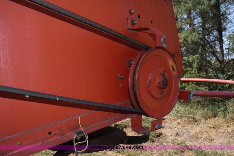 image for item L5817 1981 Massey-Ferguson 860 combine