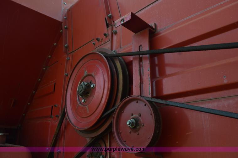 image for item L5817 1981 Massey-Ferguson 860 combine