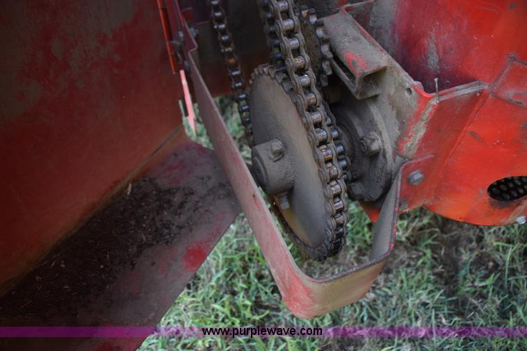 image for item L5817 1981 Massey-Ferguson 860 combine