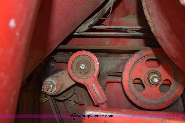 image for item L5817 1981 Massey-Ferguson 860 combine