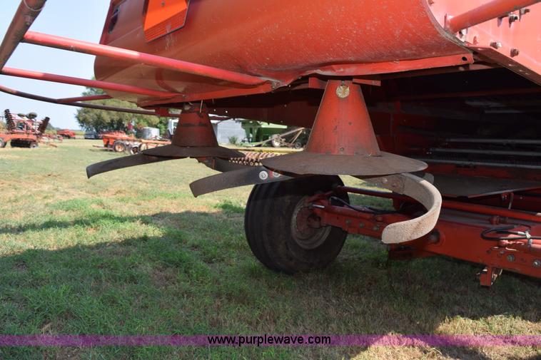 image for item L5817 1981 Massey-Ferguson 860 combine