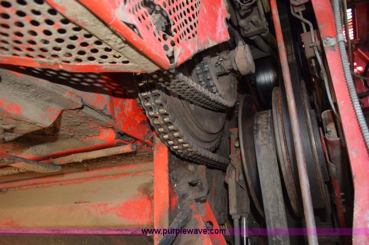 image for item L5817 1981 Massey-Ferguson 860 combine