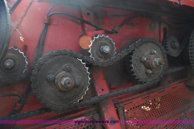 image for item L5817 1981 Massey-Ferguson 860 combine
