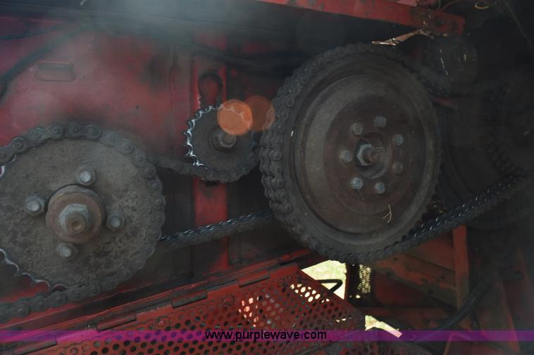 image for item L5817 1981 Massey-Ferguson 860 combine