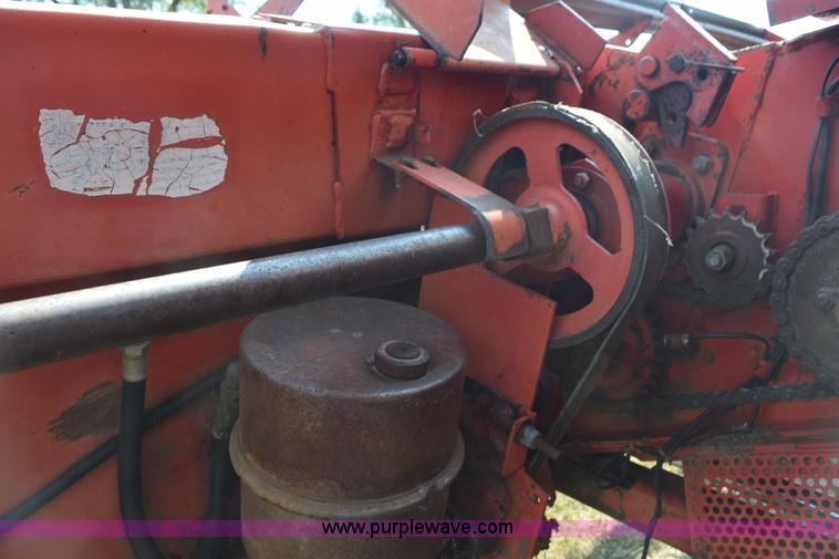 image for item L5817 1981 Massey-Ferguson 860 combine