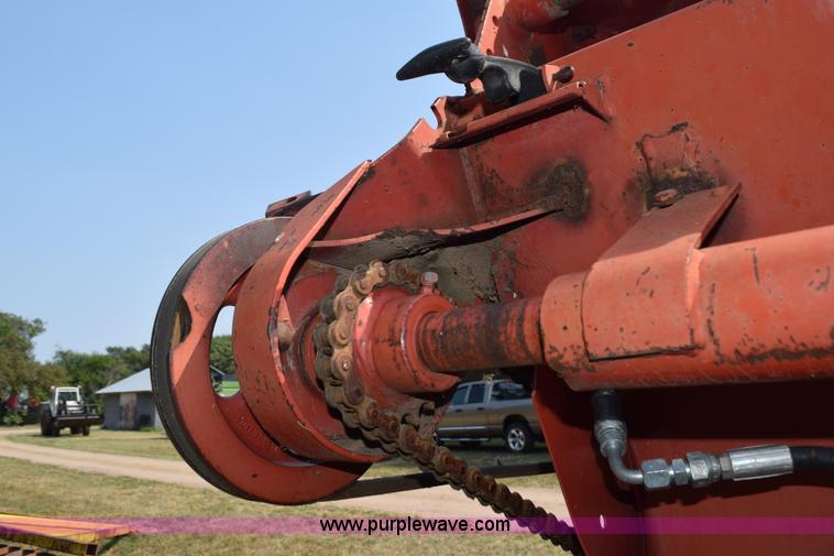 image for item L5817 1981 Massey-Ferguson 860 combine