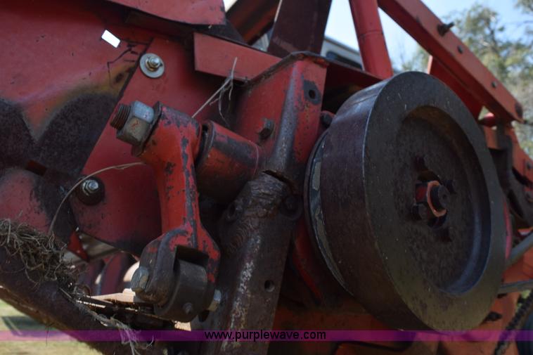 image for item L5817 1981 Massey-Ferguson 860 combine