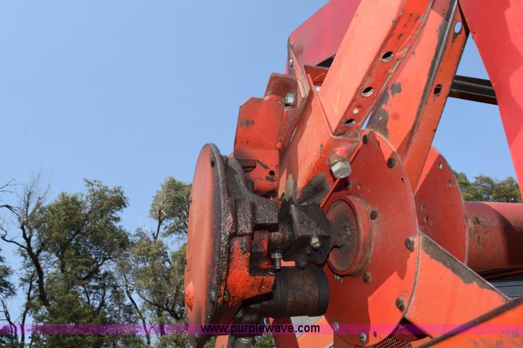 image for item L5817 1981 Massey-Ferguson 860 combine