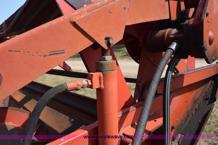 image for item L5817 1981 Massey-Ferguson 860 combine