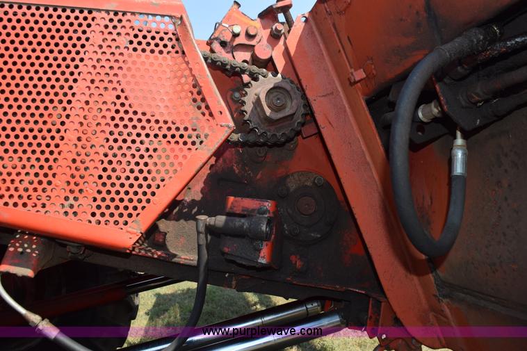 image for item L5817 1981 Massey-Ferguson 860 combine